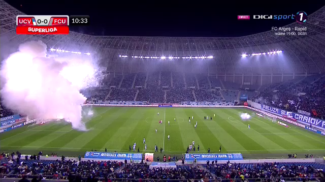 Atmosferă „incendiară” la Craiova. Arbitrul a oprit de trei ori meciul în 10 minute și i-a trimis pe jucători la vestiare _34