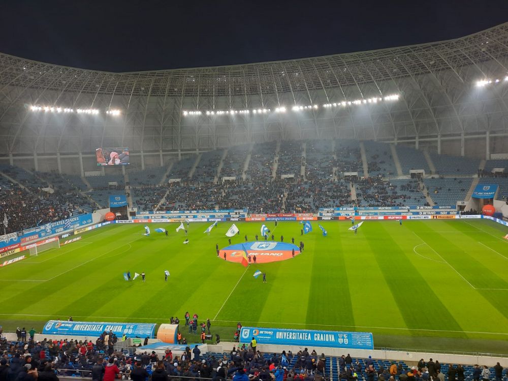 Atmosferă „incendiară” la Craiova. Arbitrul a oprit de trei ori meciul în 10 minute și i-a trimis pe jucători la vestiare _9