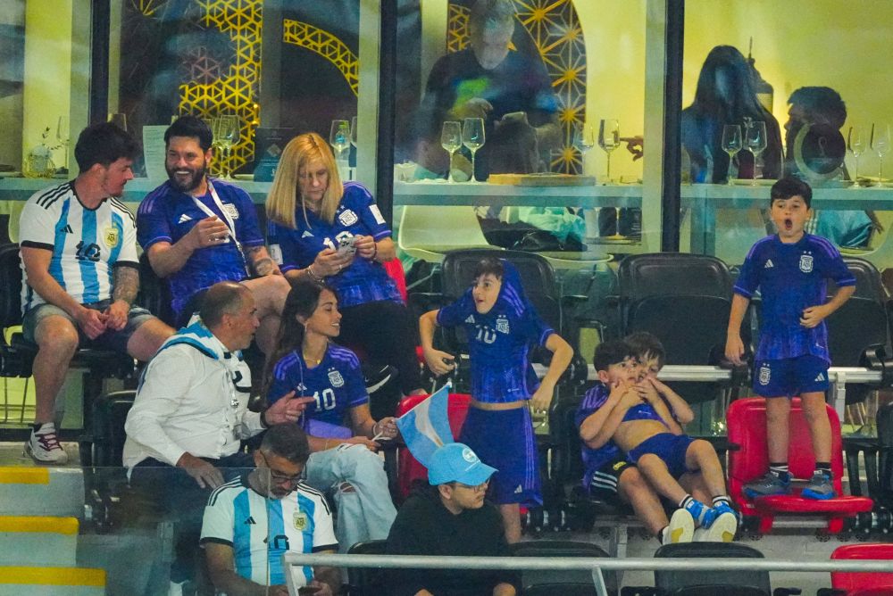 Lionel Messi, susținut de familie la meciul cu Australia. Imagini spectaculoase cu Antonela Roccuzzo și rudele argentinanului_11