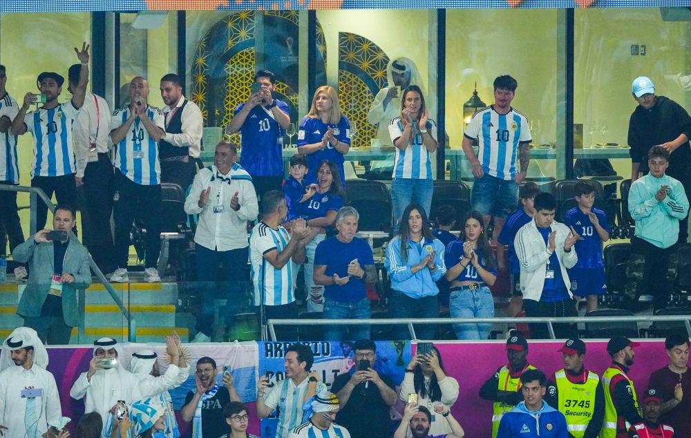 Lionel Messi, susținut de familie la meciul cu Australia. Imagini spectaculoase cu Antonela Roccuzzo și rudele argentinanului_12