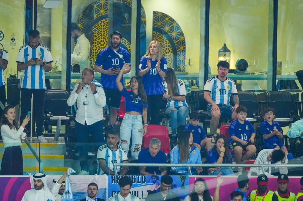 Lionel Messi, susținut de familie la meciul cu Australia. Imagini spectaculoase cu Antonela Roccuzzo și rudele argentinanului_13