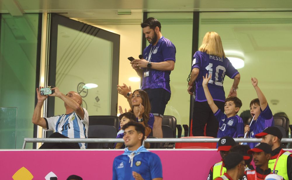 Lionel Messi, susținut de familie la meciul cu Australia. Imagini spectaculoase cu Antonela Roccuzzo și rudele argentinanului_5