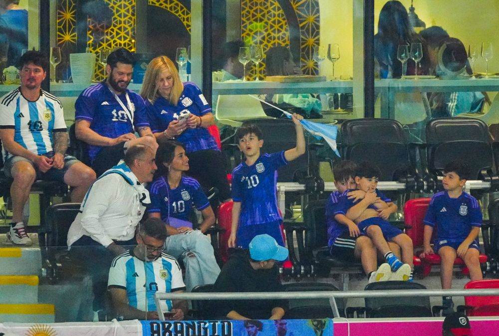 Lionel Messi, susținut de familie la meciul cu Australia. Imagini spectaculoase cu Antonela Roccuzzo și rudele argentinanului_10