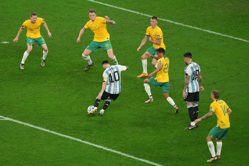 Cele mai tari poze cu Leo Messi din Argentina - Australia. Câți jucători îl înconjurau în momentul în care a deschis scorul_19