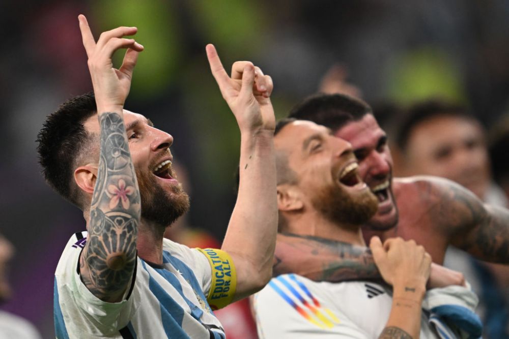 Soy argentino! Atmosferă incendiară la finalul partidei în care sud-americanii au ajuns în optimi: Messi, în mijlocul petrecerii_1