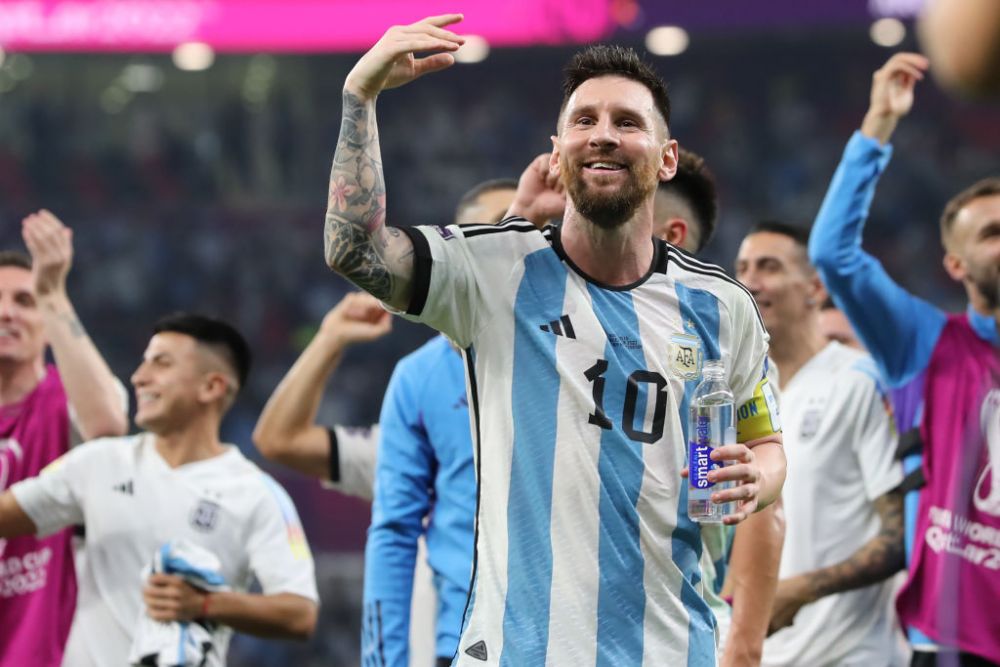 Soy argentino! Atmosferă incendiară la finalul partidei în care sud-americanii au ajuns în optimi: Messi, în mijlocul petrecerii_4