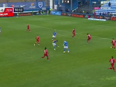 GOOOOOL Farul! Constănțenii sunt pe val. Pitu trage de la mare distanță, mingea apucă pământul,... GOOOOOL Farul! Constănțenii sunt pe val. Pitu trage de la mare distanță, mingea apucă pământul,..._3016