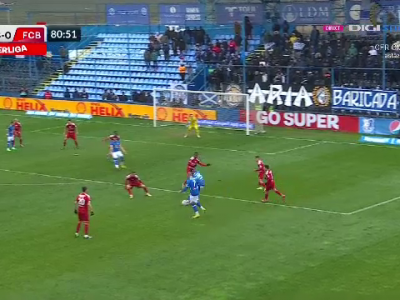 GOOOOL Farul! Kiki trage din banda stângă și ochește vinclul porții lui Pap. Reușită de excepție... GOOOOL Farul! Kiki trage din banda stângă și ochește vinclul porții lui Pap. Reușită de excepție..._3020