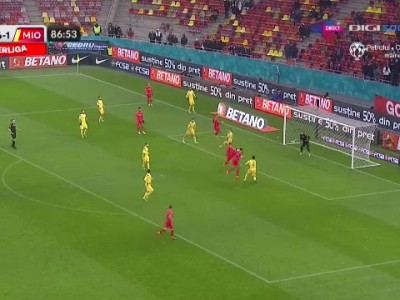 GOOOL FCSB! Eduard Radaslavescu ajunge la o centrare venită de pe partea stângă, de la Olaru,... GOOOL FCSB! Eduard Radaslavescu ajunge la o centrare venită de pe partea stângă, de la Olaru,..._3119