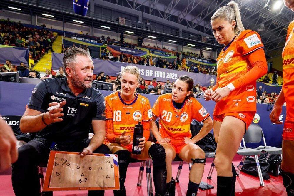 Toți ochii pe ea! Estavana Polman, cea mai bună jucătoare de la Mondialul din 2019, a debutat în tricoul Rapidului! Atenția a fost pe iubita lui Van Der Vaart_13