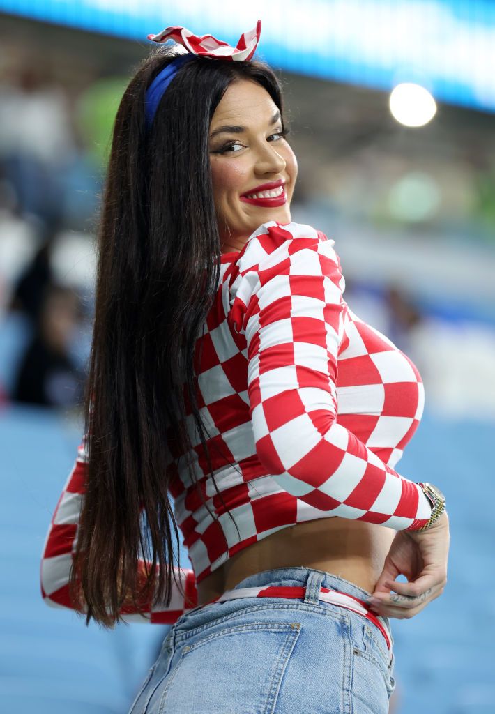 ”Miss Croația” a atras toate privirile în tribune! Cum și-a făcut apariția la meciul cu Japonia_12