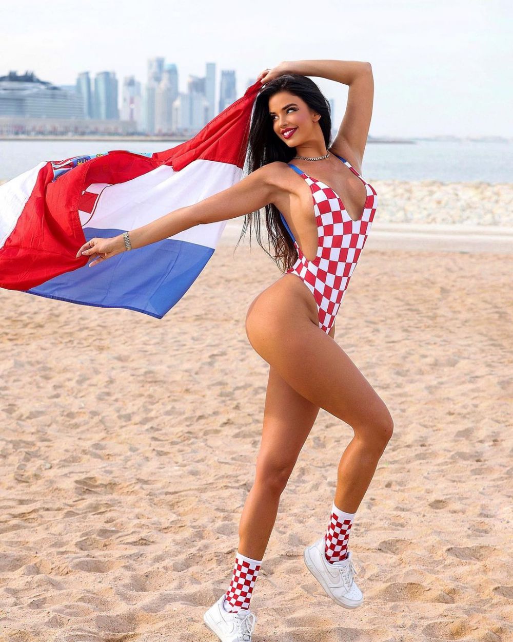 ”Miss Croația” a atras toate privirile în tribune! Cum și-a făcut apariția la meciul cu Japonia_28