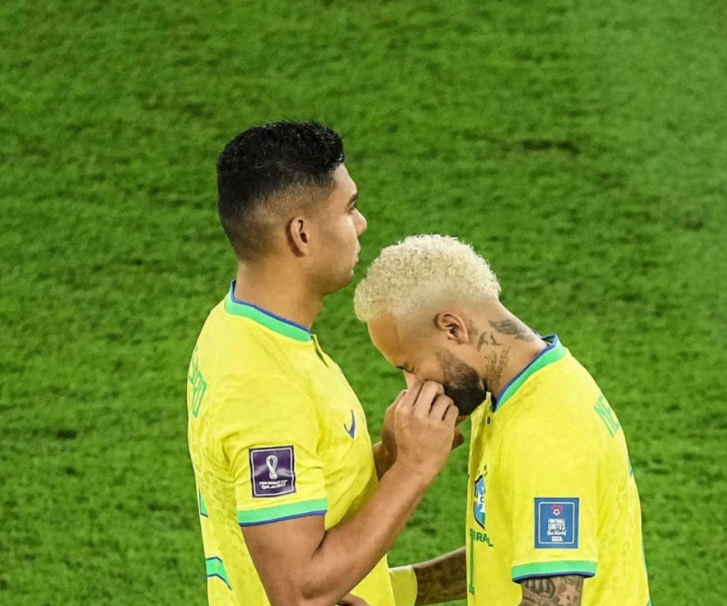 "Ce se întâmplă?!". Gestul făcut de Casemiro și Neymar în timpul meciului împotriva Coreei de Sud, care i-a uimit pe fani_6