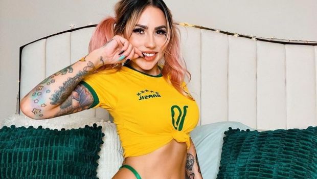 
	Ea este cel mai sexy suporter al naționalei Braziliei, dar și o admiratoare a lui Cristiano Ronaldo! Cum arată Mayara Lopes în lenjerie intimă&nbsp;
