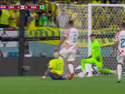Ocazie Brazilia! Richarlison se descotorosește de doi adversari și îi pasează ideal lui Neymar.... Ocazie Brazilia! Richarlison se descotorosește de doi adversari și îi pasează ideal lui Neymar...._3213