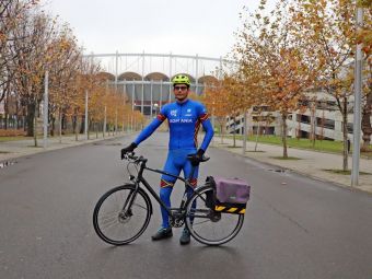 
	Povestea celui mai sportiv profesor din România. Circulă doar cu bicicleta, înoată, aleargă la maraton, predă în zone defavorizate
