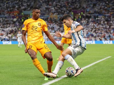 Penalty pentru Argentina! Acuna este faultat de Dumfries în careu și centralul partidei arată punctul... Penalty pentru Argentina! Acuna este faultat de Dumfries în careu și centralul partidei arată punctul..._3246