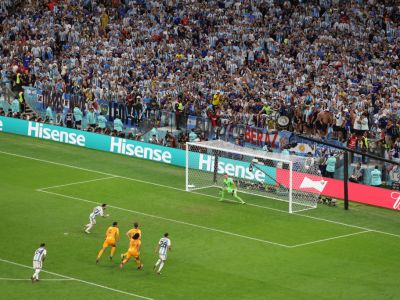 GOOOOL Argentina! Leo Messi transformă cu un șut sigur, cu elan scurt. Noppert rămâne fără reacție. GOOOOL Argentina! Leo Messi transformă cu un șut sigur, cu elan scurt. Noppert rămâne fără reacție._3247