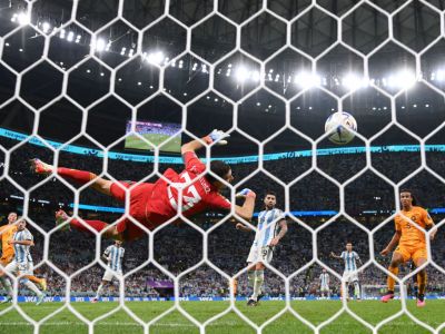 GOOOOOL Olanda! Weghorst reduce din diferență cu o lovitură de cap, din centrarea lui Berghuis.... GOOOOOL Olanda! Weghorst reduce din diferență cu o lovitură de cap, din centrarea lui Berghuis...._3248