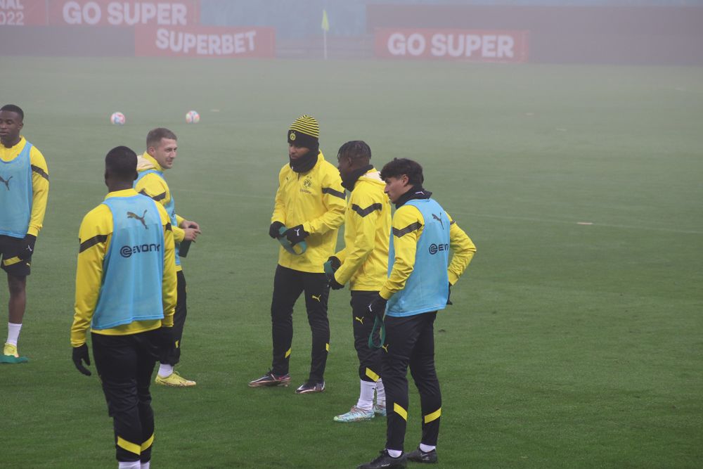 Borussia Dortmund, băgată în ceață pe Arena Națională. Autocarul germanilor, întârziat în traficul din București  _12