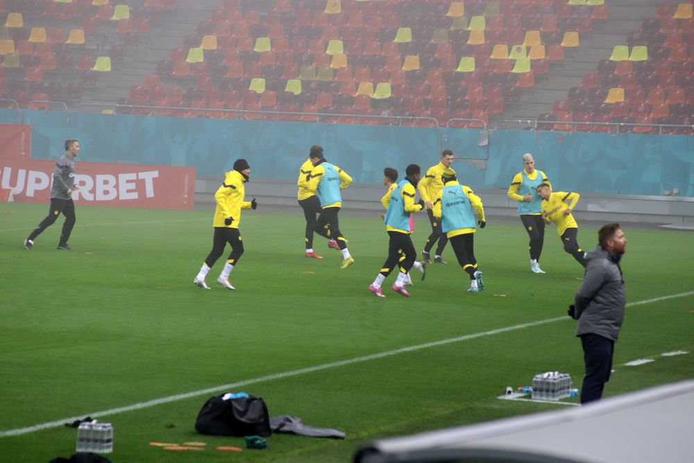 Borussia Dortmund, băgată în ceață pe Arena Națională. Autocarul germanilor, întârziat în traficul din București  _13