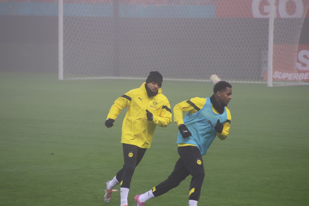 Borussia Dortmund, băgată în ceață pe Arena Națională. Autocarul germanilor, întârziat în traficul din București  _16