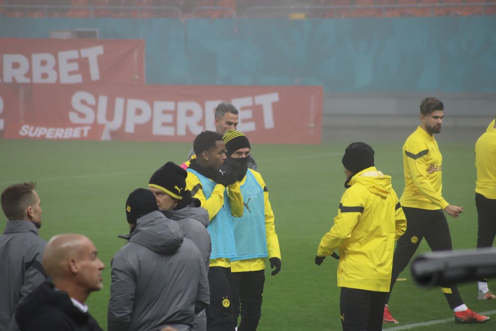 Borussia Dortmund, băgată în ceață pe Arena Națională. Autocarul germanilor, întârziat în traficul din București  _18