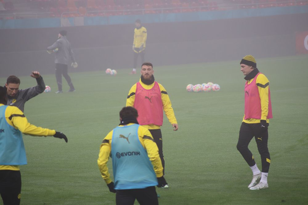 Borussia Dortmund, băgată în ceață pe Arena Națională. Autocarul germanilor, întârziat în traficul din București  _21