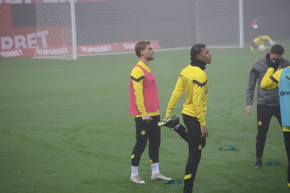 Borussia Dortmund, băgată în ceață pe Arena Națională. Autocarul germanilor, întârziat în traficul din București  _23
