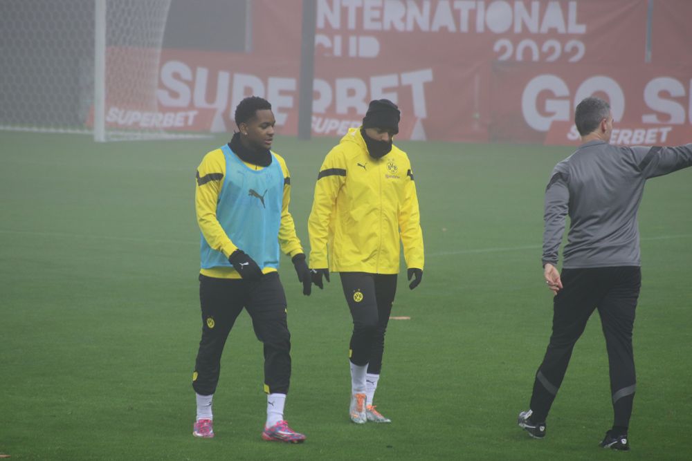 Borussia Dortmund, băgată în ceață pe Arena Națională. Autocarul germanilor, întârziat în traficul din București  _25