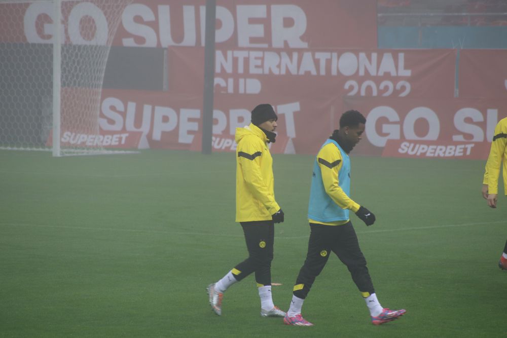 Borussia Dortmund, băgată în ceață pe Arena Națională. Autocarul germanilor, întârziat în traficul din București  _26