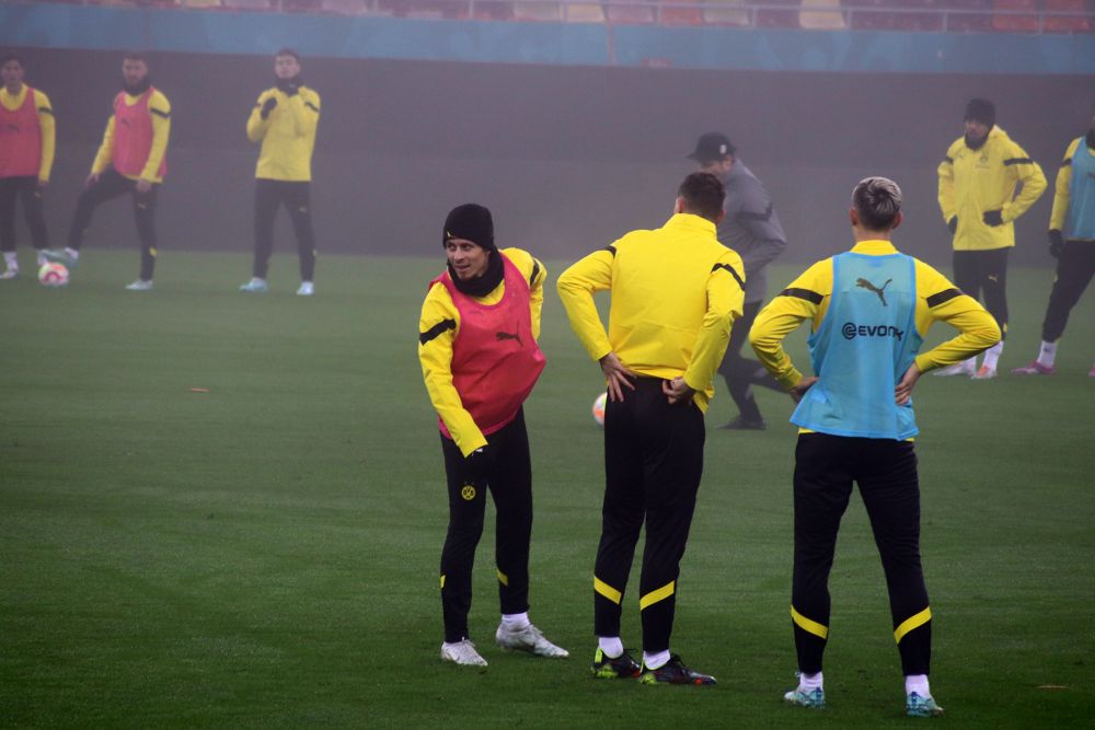 Borussia Dortmund, băgată în ceață pe Arena Națională. Autocarul germanilor, întârziat în traficul din București  _37
