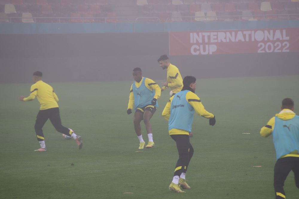 Borussia Dortmund, băgată în ceață pe Arena Națională. Autocarul germanilor, întârziat în traficul din București  _38