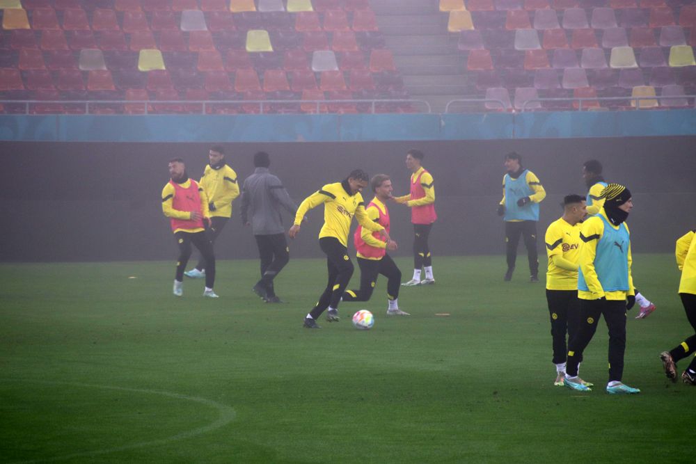 Borussia Dortmund, băgată în ceață pe Arena Națională. Autocarul germanilor, întârziat în traficul din București  _39