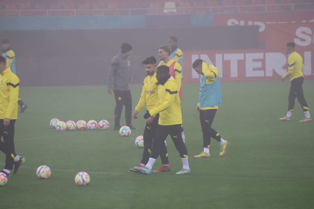 Borussia Dortmund, băgată în ceață pe Arena Națională. Autocarul germanilor, întârziat în traficul din București  _41