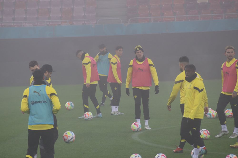 Borussia Dortmund, băgată în ceață pe Arena Națională. Autocarul germanilor, întârziat în traficul din București  _42