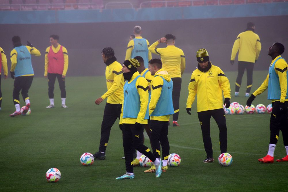 Borussia Dortmund, băgată în ceață pe Arena Națională. Autocarul germanilor, întârziat în traficul din București  _43