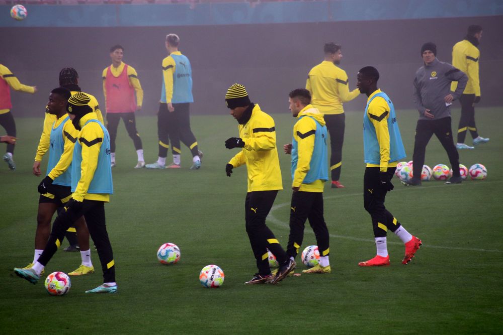 Borussia Dortmund, băgată în ceață pe Arena Națională. Autocarul germanilor, întârziat în traficul din București  _44