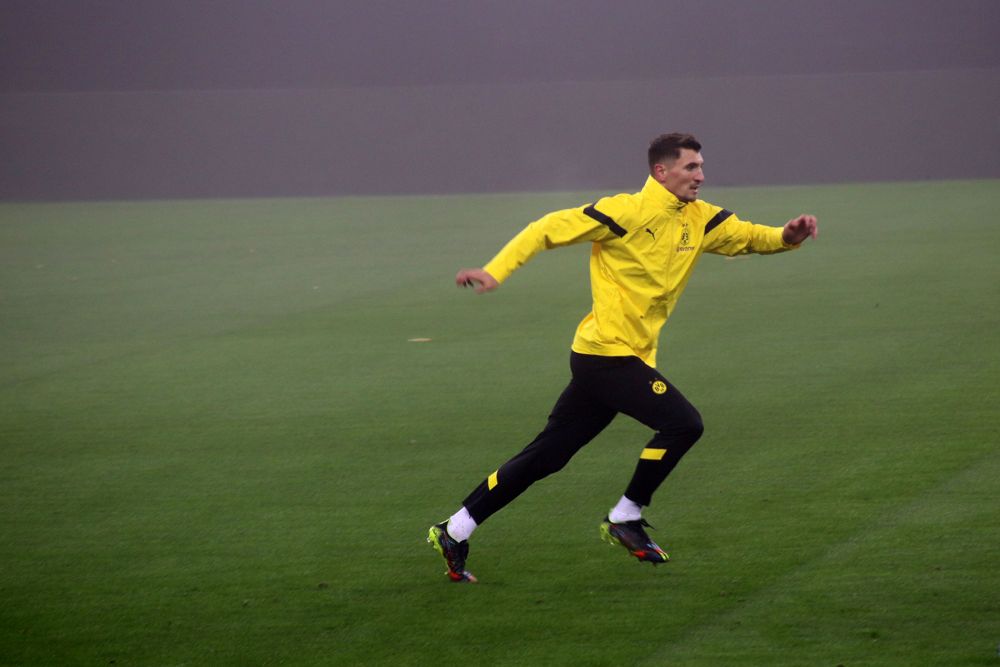 Borussia Dortmund, băgată în ceață pe Arena Națională. Autocarul germanilor, întârziat în traficul din București  _45