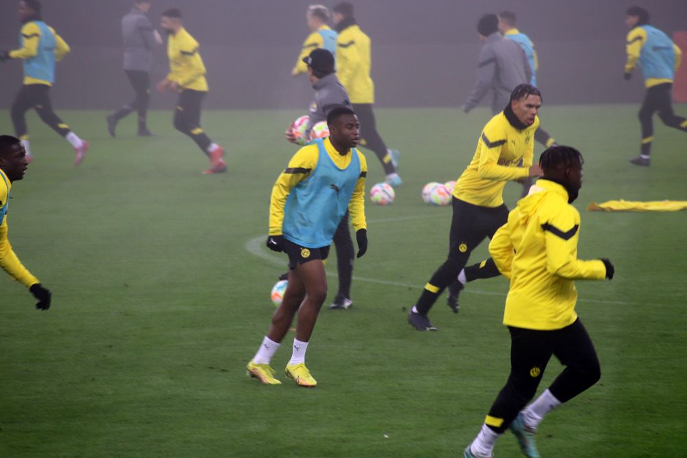 Borussia Dortmund, băgată în ceață pe Arena Națională. Autocarul germanilor, întârziat în traficul din București  _46