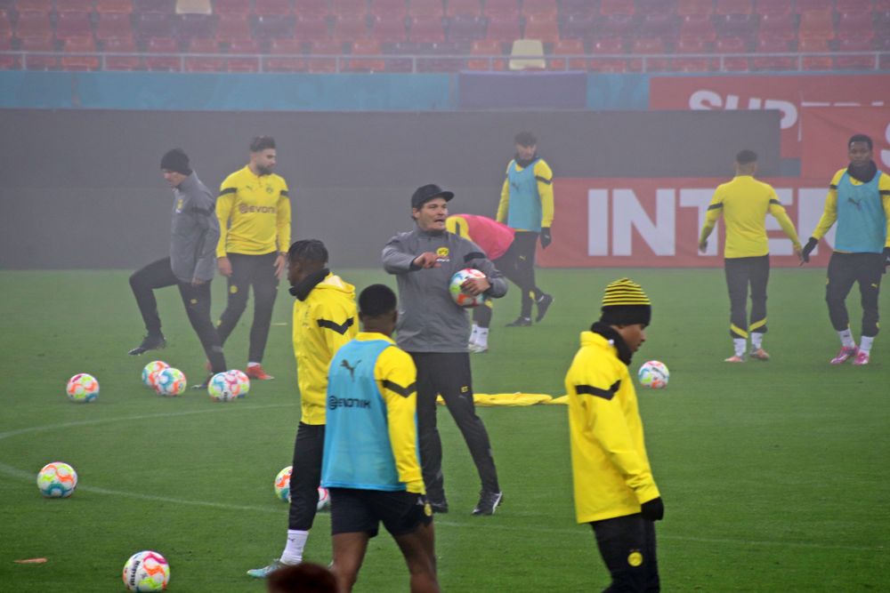 Borussia Dortmund, băgată în ceață pe Arena Națională. Autocarul germanilor, întârziat în traficul din București  _49