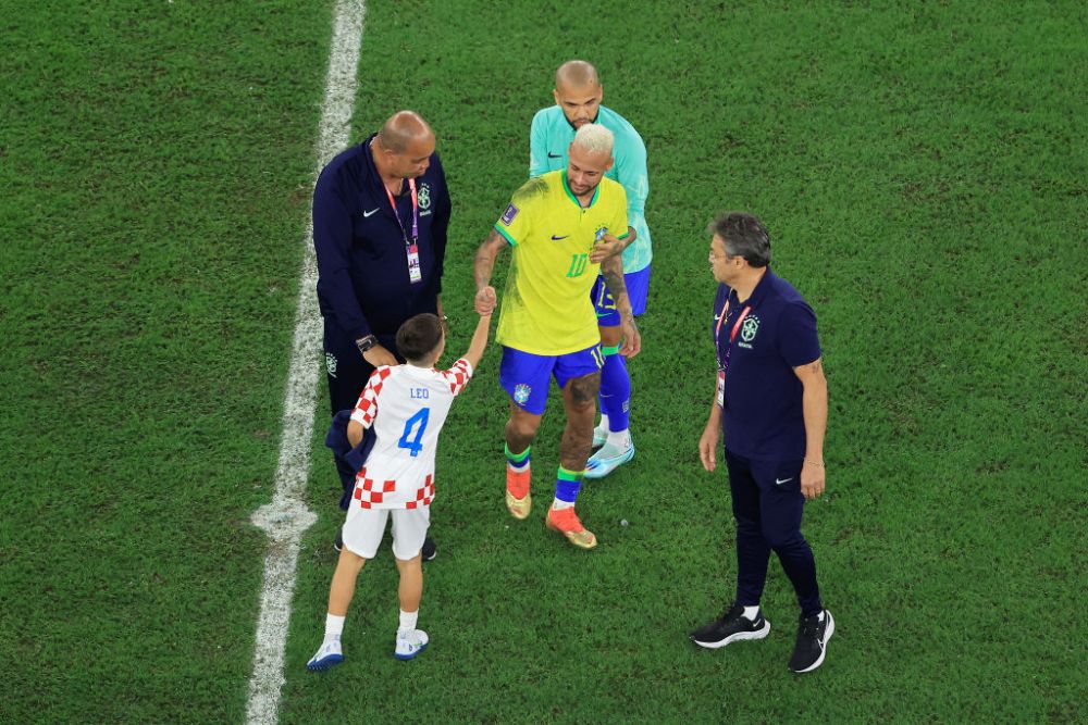 Cine e puștiul croat care l-a consolat pe Neymar chiar pe gazon, după eliminarea Braziliei de la Cupa Mondială_2