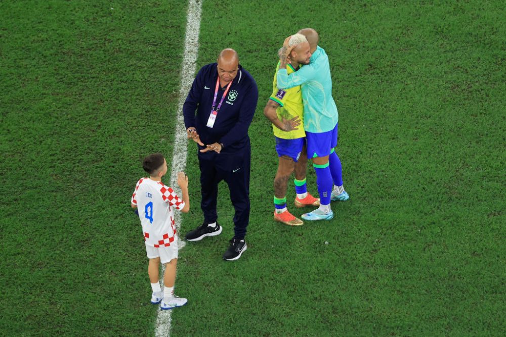 Cine e puștiul croat care l-a consolat pe Neymar chiar pe gazon, după eliminarea Braziliei de la Cupa Mondială_3