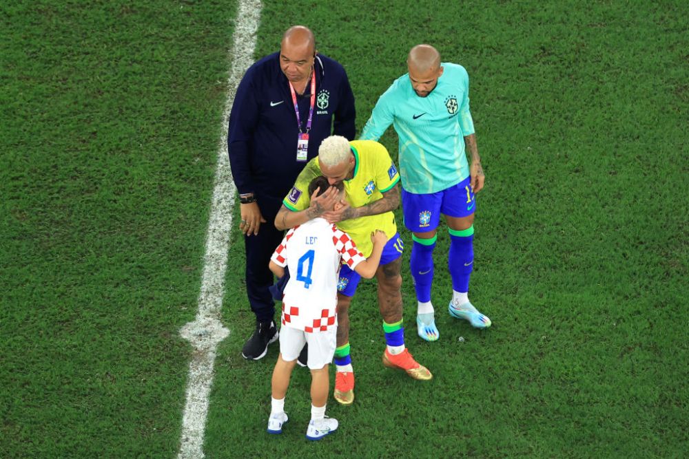 Cine e puștiul croat care l-a consolat pe Neymar chiar pe gazon, după eliminarea Braziliei de la Cupa Mondială_5