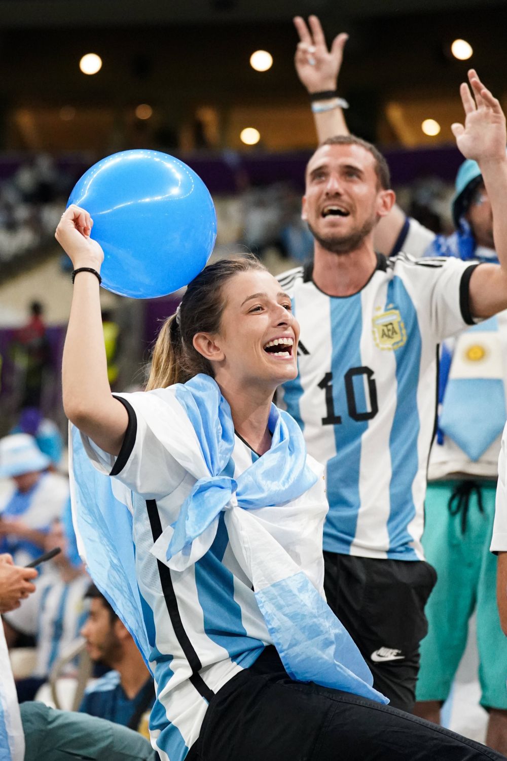 Rivalizează cu ”Miss Croația”! Argentiniencele au încins atmosfera la meciul cu Olanda_12