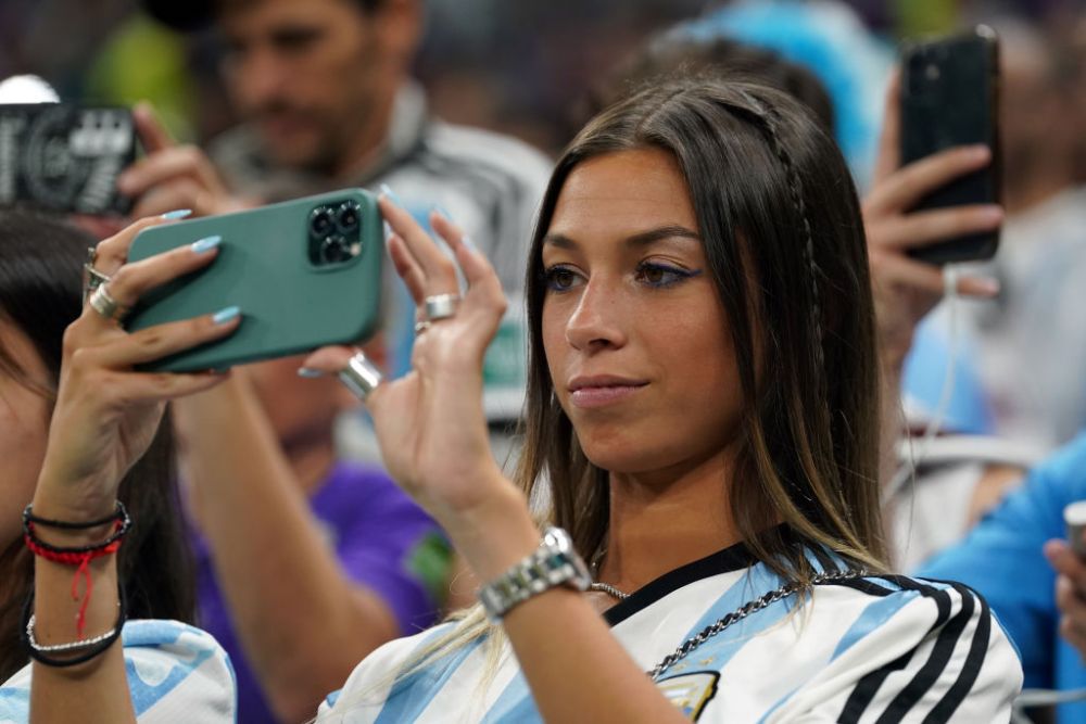 Rivalizează cu ”Miss Croația”! Argentiniencele au încins atmosfera la meciul cu Olanda_14