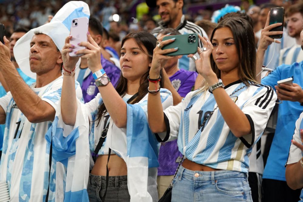 Rivalizează cu ”Miss Croația”! Argentiniencele au încins atmosfera la meciul cu Olanda_20