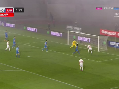 Min. 2 GOOOL Hermannstadt! Balaure deschide scorul după o lovitură cu capul, din trei metri. Mingea... Min. 2 GOOOL Hermannstadt! Balaure deschide scorul după o lovitură cu capul, din trei metri. Mingea..._3298