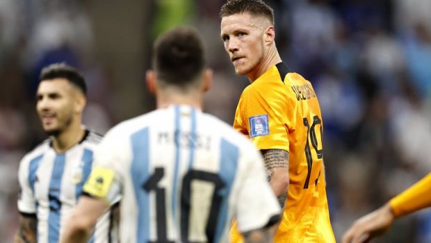 
	Weghorst a sărit să-l bată pe Messi, după ce argentinianul l-a insultat. Cum s-a încheiat totul
