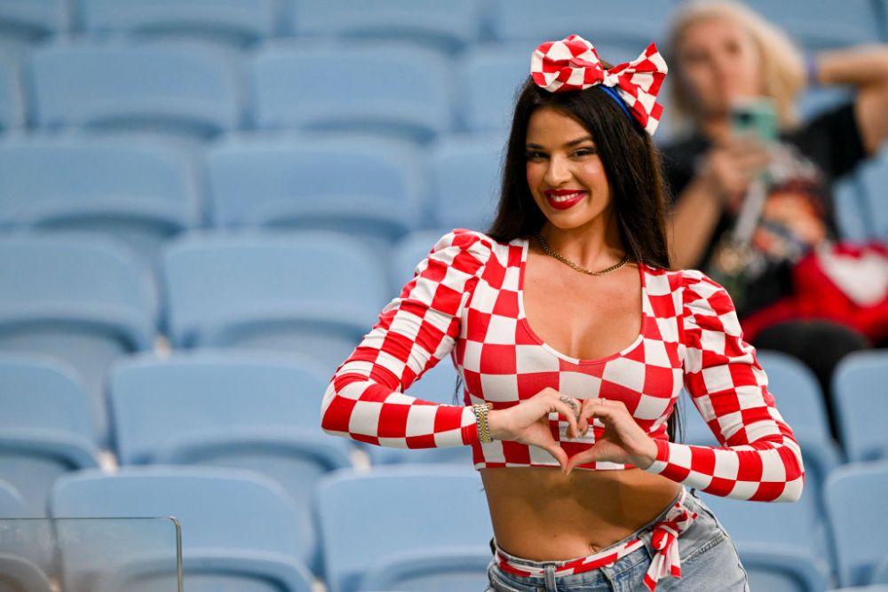 Cea mai sexy jucătoare de tenis din România sare la gâtul croatei care face furori la Campionatul Mondial din Qatar_4